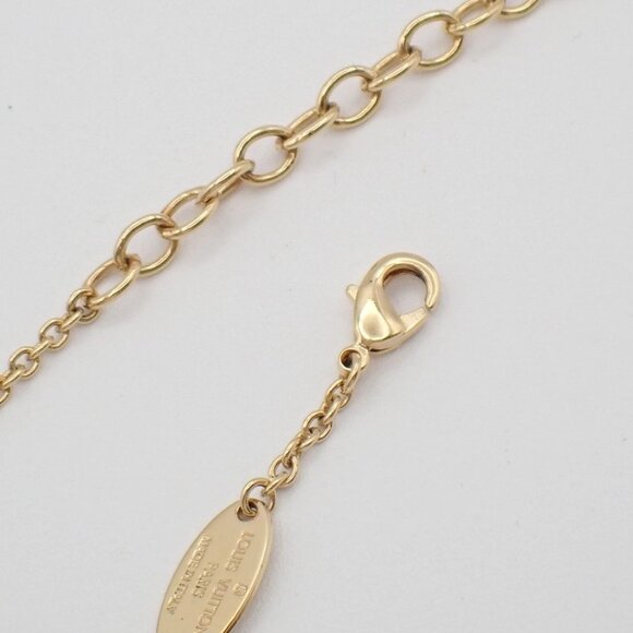 LOUIS VUITTON Collier Essential V Necklace Imitation Pearl GHW - Picture 11 of 11